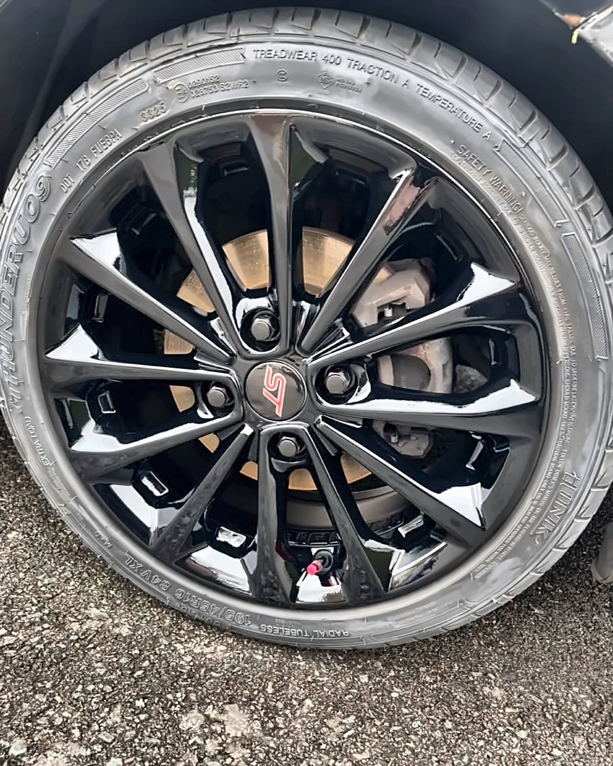 Ford Fiesta ST alloy wheel refinished in gloss black
